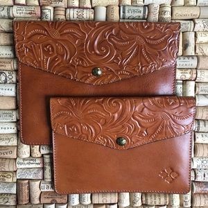 Patricia Nash pair of matching envelope bags